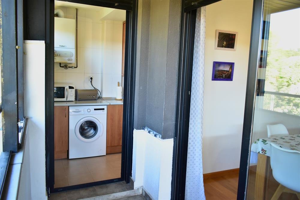 Puertas de la terraza hacia la cocina y el comedor